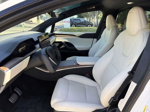 Used 2024 Tesla Model X image 25