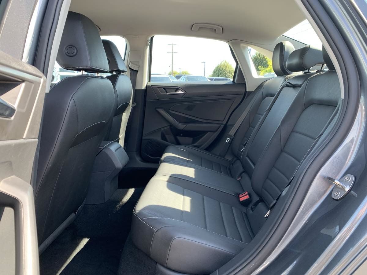 Used 2024 Volkswagen Jetta SE FWD image 16
