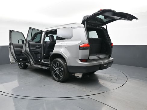 Used 2024 Lexus GX 550 image 32