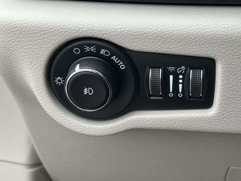 Used 2022 Chrysler Pacifica Touring-L FWD image 20