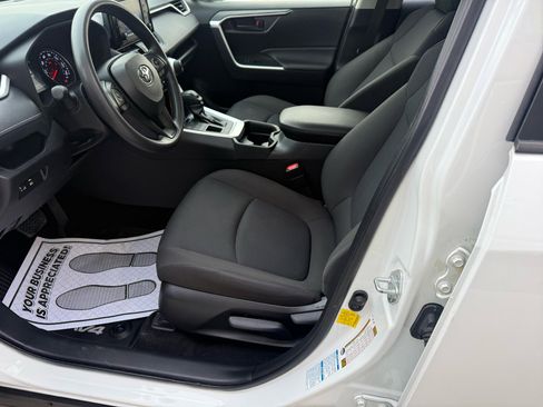 Used 2019 Toyota RAV4 LE image 11