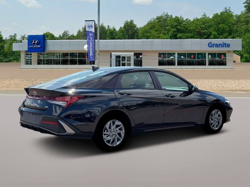 New 2026 Hyundai Elantra Blue image 8