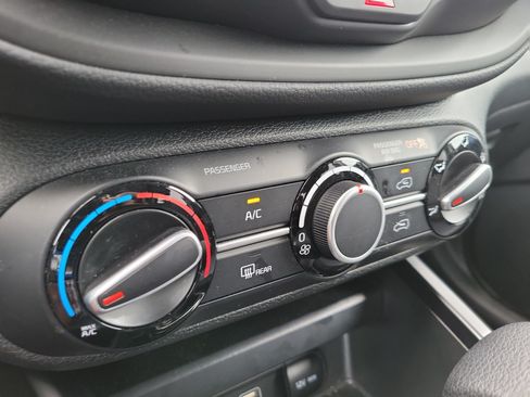 Certified 2025 Kia Soul LX w/ LX Technology Package FWD image 27