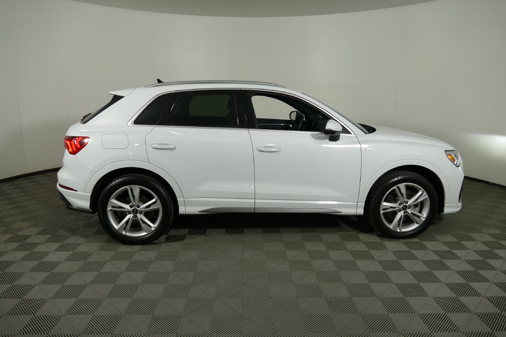 Used 2023 Audi Q3 2.0T Premium Plus w/ Premium Plus Package AWD/4WD image 2