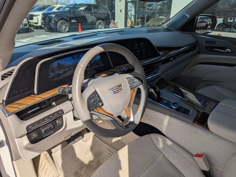 Used 2022 Cadillac Escalade Premium Luxury Platinum AWD/4WD image 13
