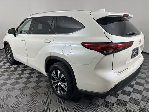 Used 2020 Toyota Highlander XLE AWD/4WD image 10