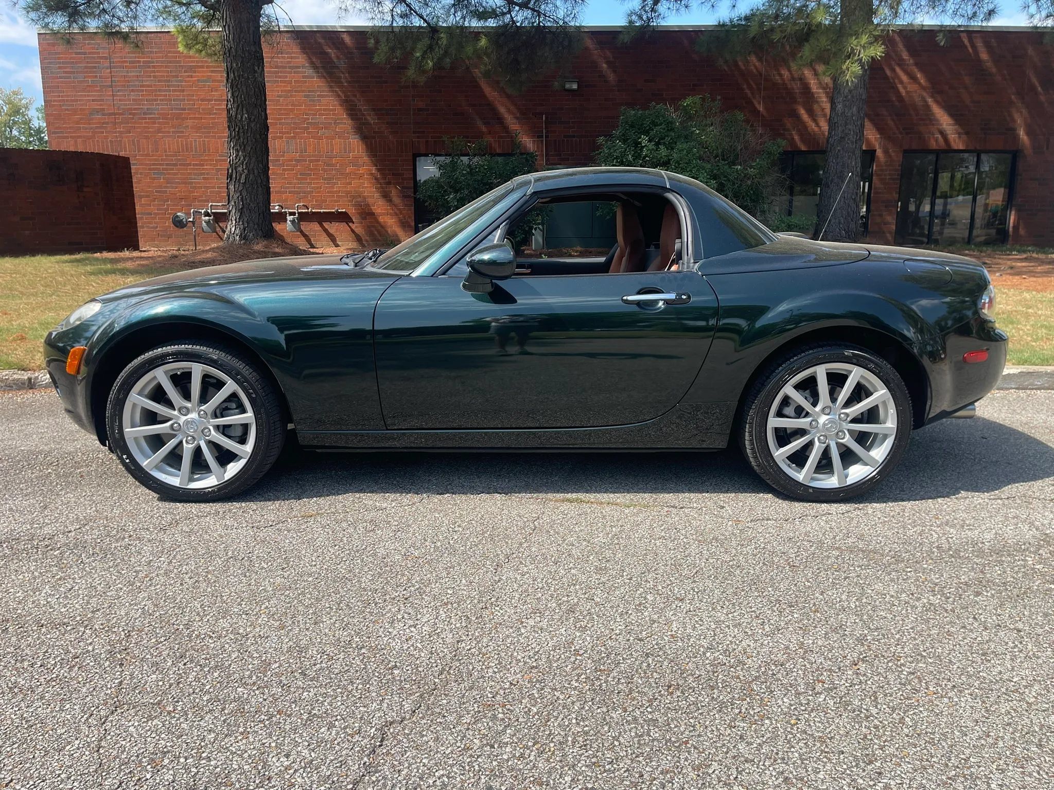 Used 2008 MAZDA MX-5 Miata Grand Touring w/ Premium Pkg RWD image 4