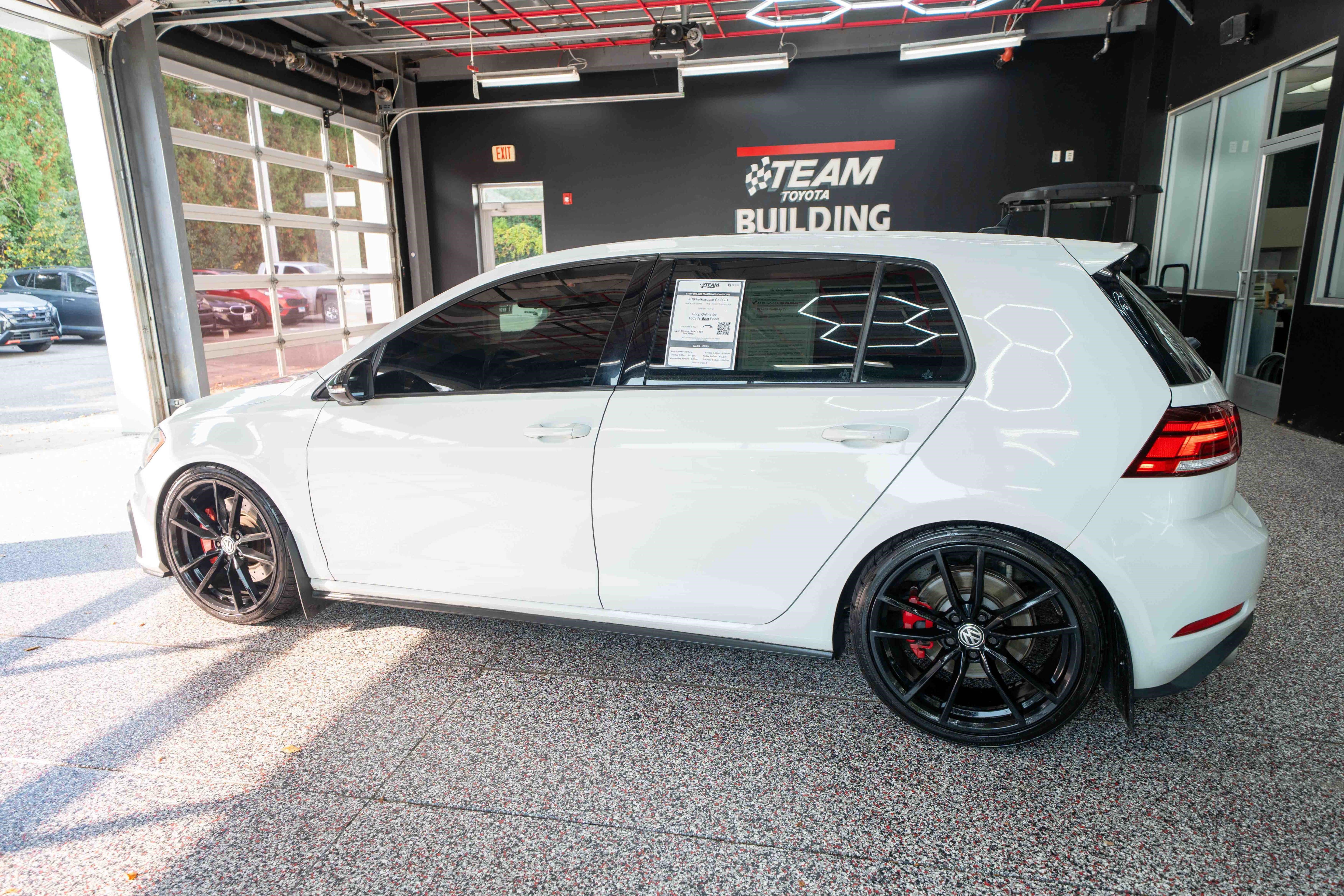 Used 2019 Volkswagen Golf 4-Door FWD image 2