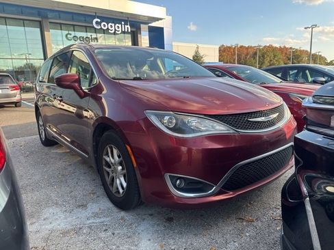 Used 2020 Chrysler Pacifica Touring-L w/ Premium Audio Group image 7