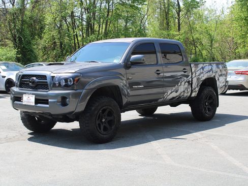 Used 2011 Toyota Tacoma PreRunner w/ TRD Sport Pkg w/JBL Audio image 3