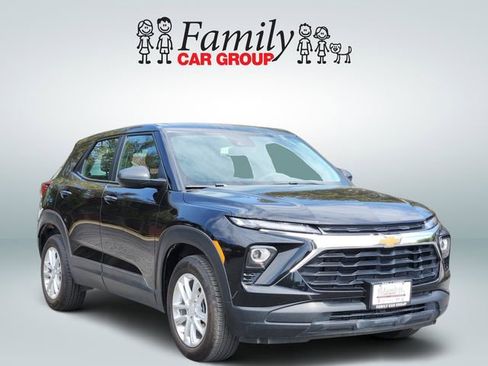 Used 2025 Chevrolet TrailBlazer LS FWD image 2