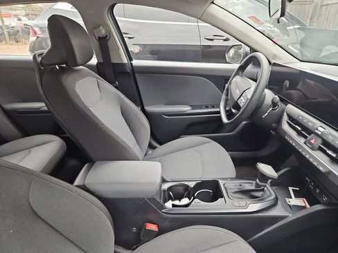 Used 2025 Kia K4 LXS image 9