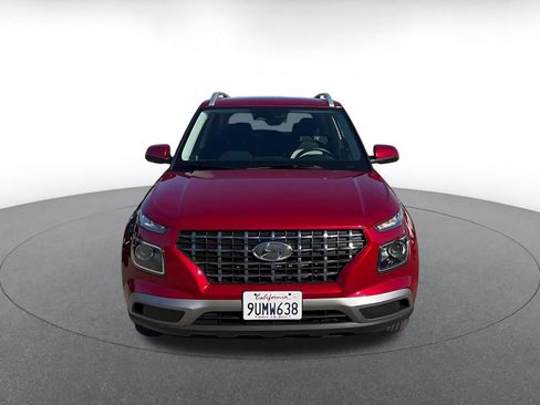 Used 2025 Hyundai Venue SEL image 4