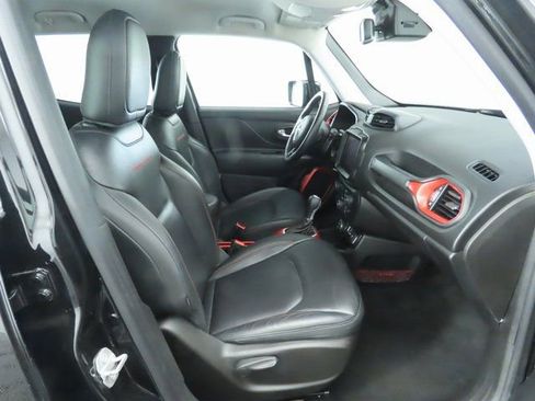 Used 2022 Jeep Renegade Trailhawk image 21