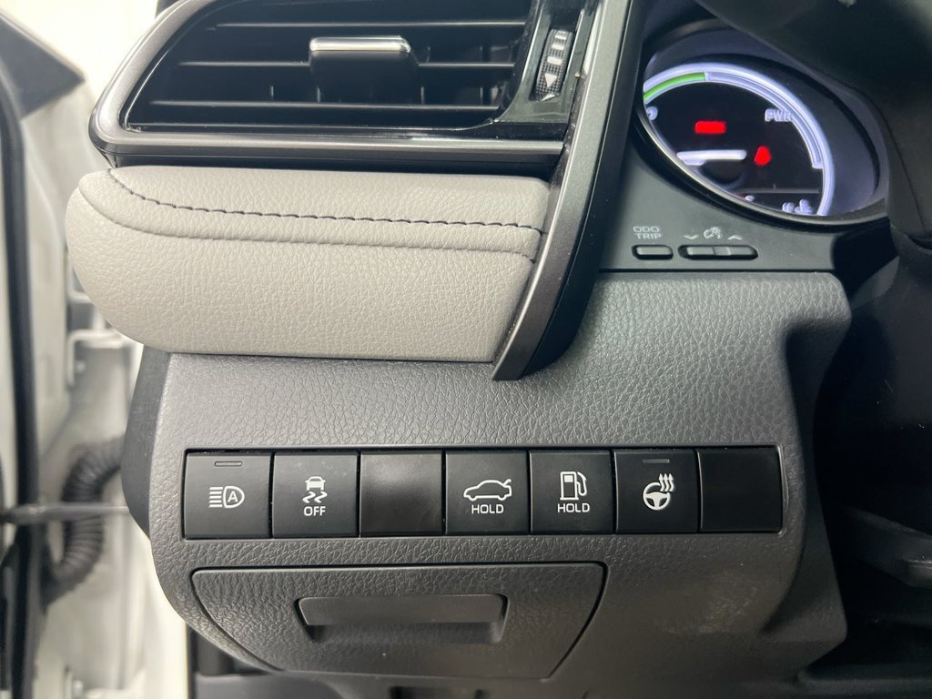 Used 2022 Toyota Camry SE w/ Cold Weather Package FWD image 18