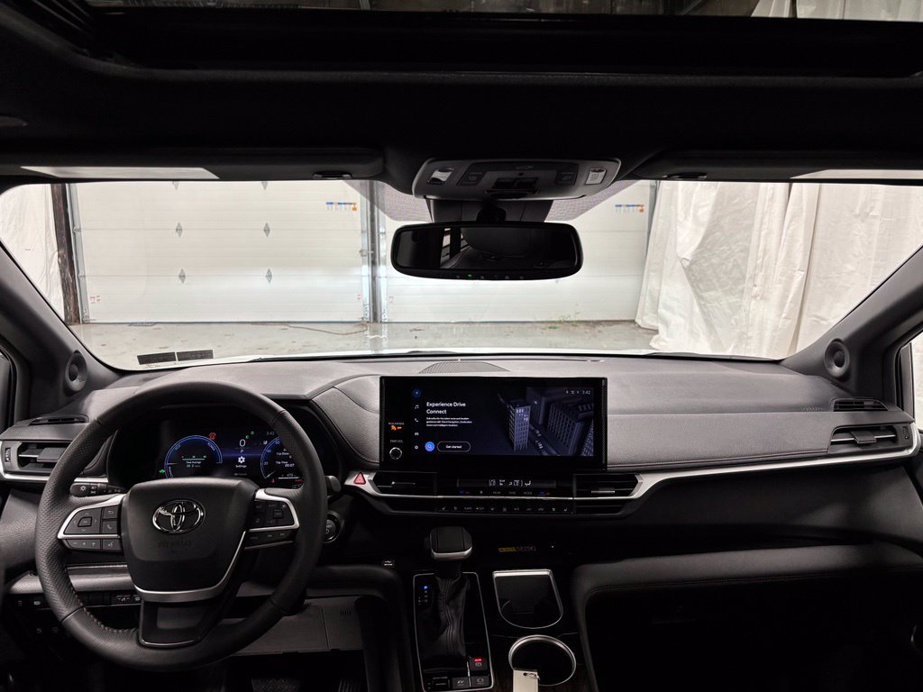 Used 2026 Toyota Sienna Limited FWD image 44