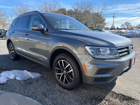 Used 2021 Volkswagen Tiguan SE w/ Panoramic Sunroof Package AWD/4WD image 3