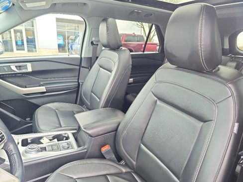 Used 2023 Ford Explorer XLT w/ Equipment Group 202A image 13