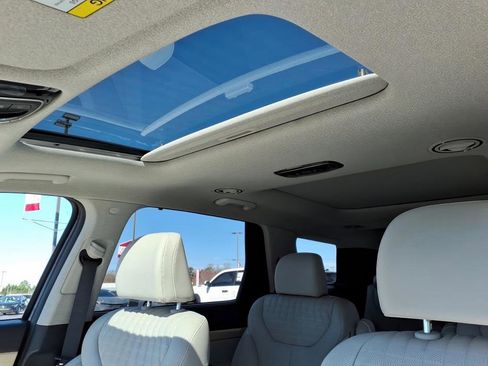 Used 2023 Hyundai Palisade Limited w/ Winter Package image 16