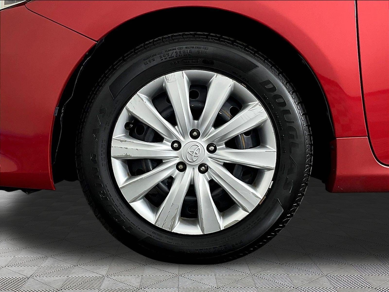 Used 2013 Toyota Corolla LE FWD image 30