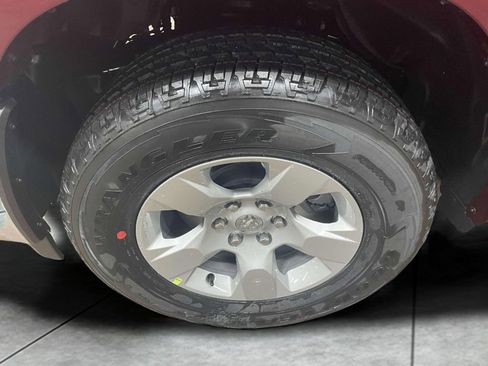 Used 2025 RAM 1500 Big Horn AWD/4WD image 9