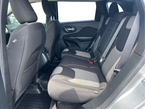 Used 2016 Jeep Cherokee Sport FWD image 10