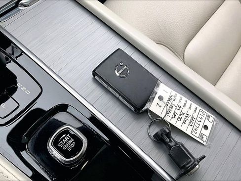 Used 2023 Volvo XC90 B5 Core w/ Climate Package image 14