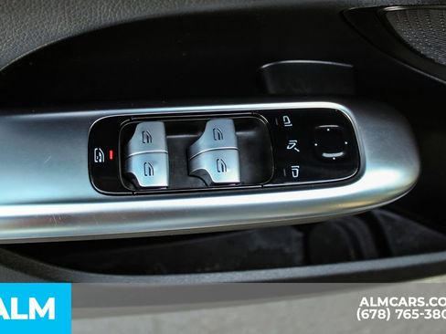 Used 2025 Mercedes-Benz C 300 Sedan image 40