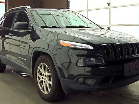 Used 2015 Jeep Cherokee Latitude image 4