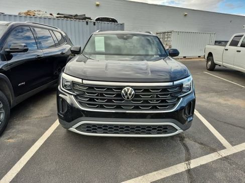 Used 2024 Volkswagen Atlas Cross Sport SE FWD image 2