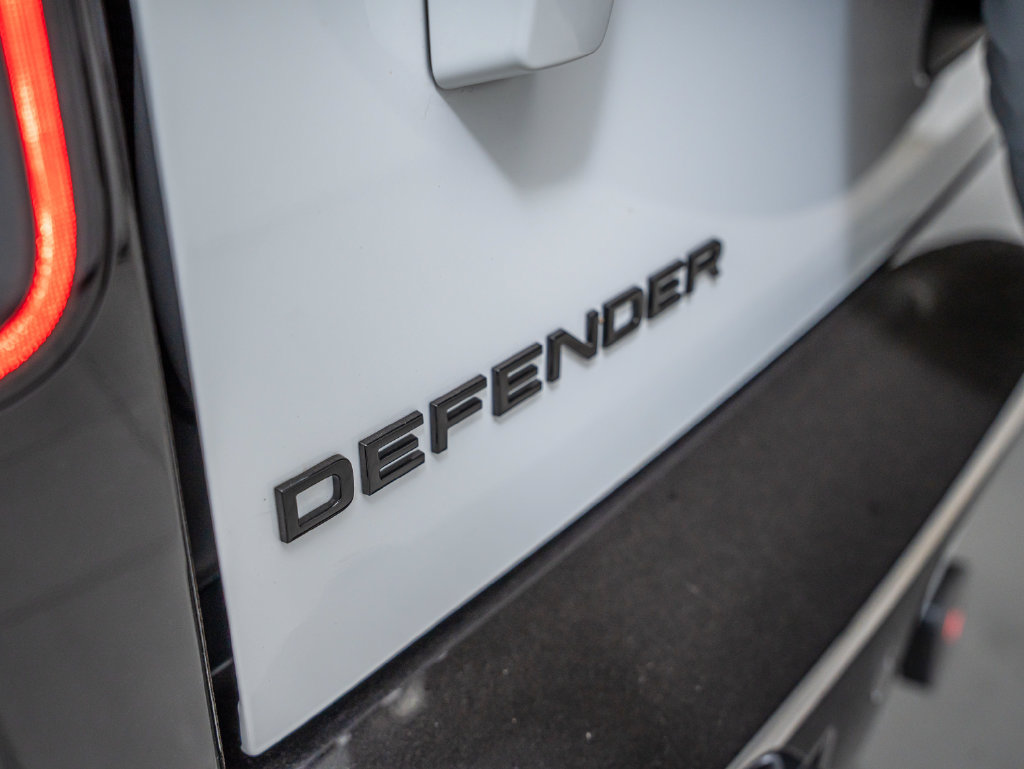 New 2026 Land Rover Defender 90 V8 AWD/4WD image 18