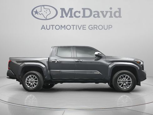 Used 2025 Toyota Tacoma Limited AWD/4WD image 32
