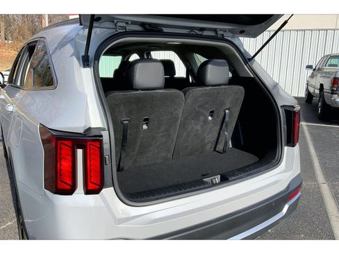 Used 2024 Kia Sorento S w/ Panoramic Sunroof Package image 26