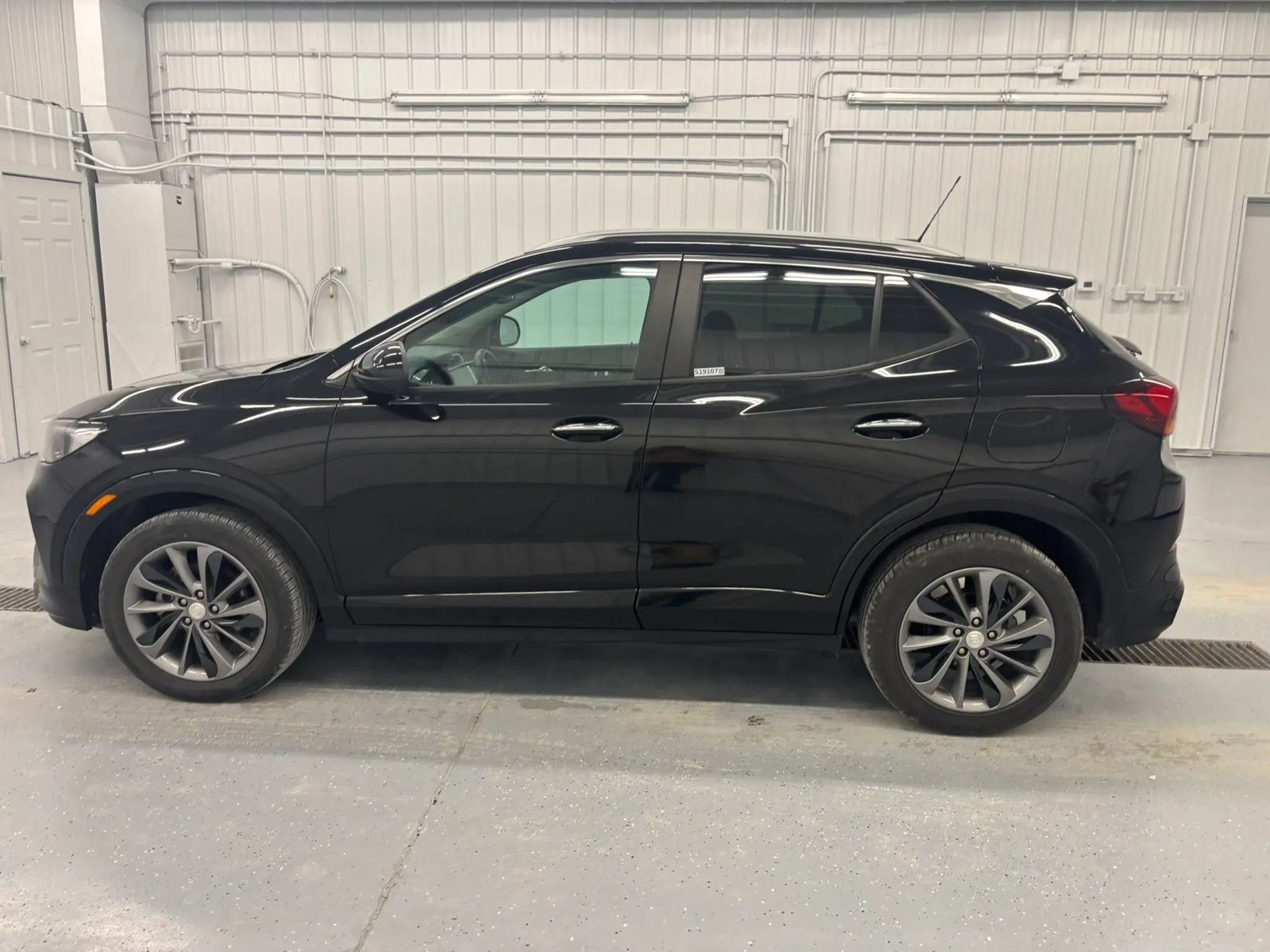 Used 2021 Buick Encore GX Select w/ Sport Touring Package FWD image 3
