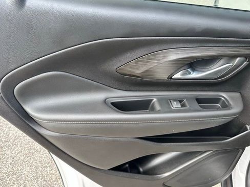 Used 2024 GMC Terrain SLT image 23