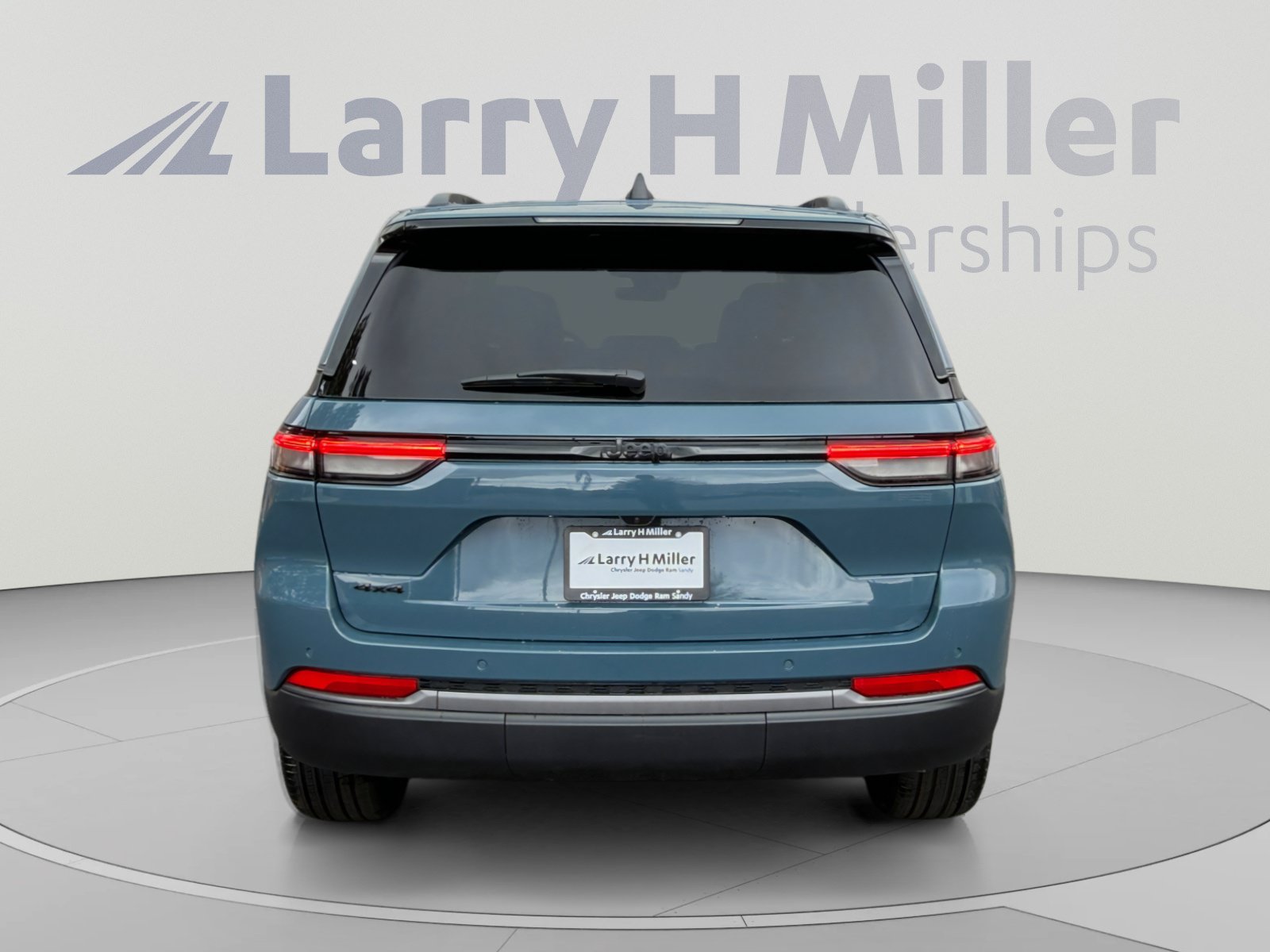 New 2027 Jeep Grand Cherokee Limited w/ Limited Altitude Package AWD/4WD image 4