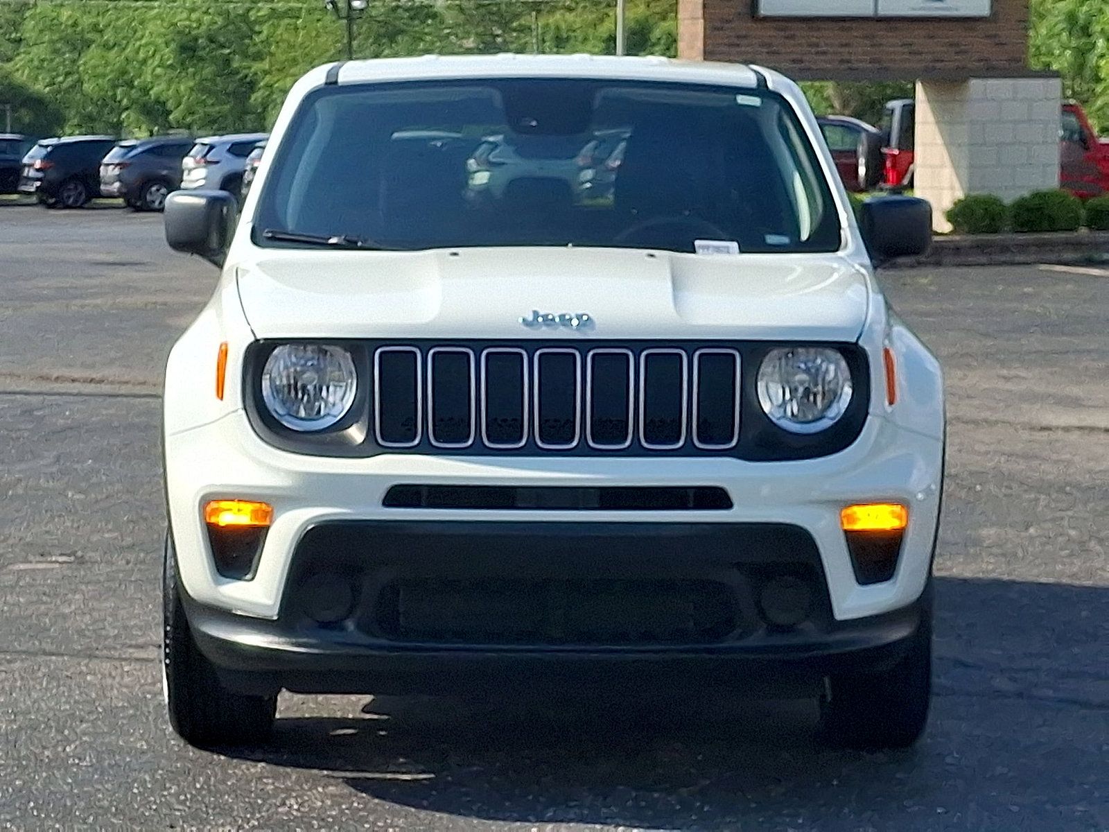 Used 2023 Jeep Renegade Latitude AWD/4WD image 28