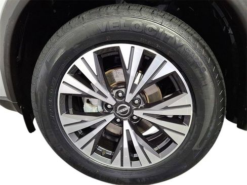 Used 2023 Nissan Rogue SV image 7