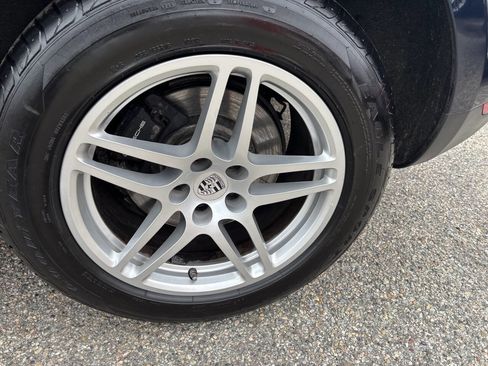 Used 2018 Porsche Macan Base AWD 4dr SUV image 45