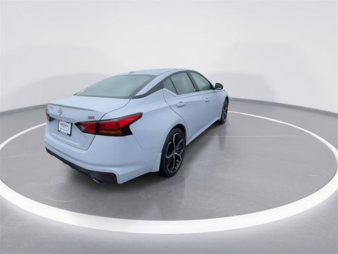 New 2025 Nissan Altima 2.5 SR image 8