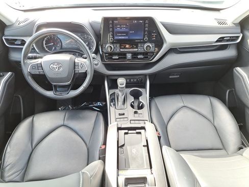 Certified 2020 Toyota Highlander XLE image 13