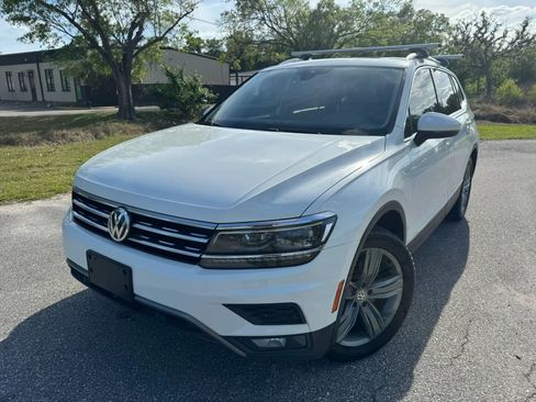 Used 2019 Volkswagen Tiguan SEL Premium image 3