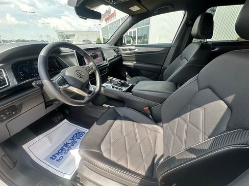 Used 2024 Volkswagen Atlas Cross Sport SE image 24