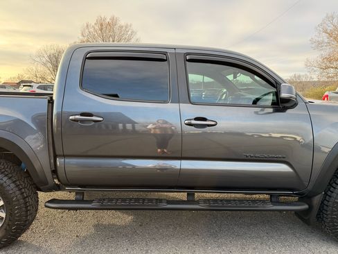 Used 2022 Toyota Tacoma TRD Off-Road image 39