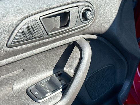 Used 2017 Ford Fiesta SE image 8