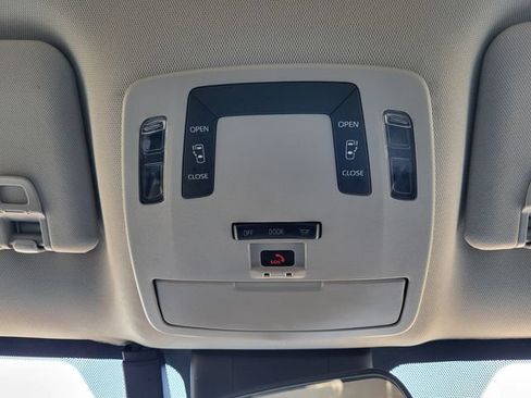 Used 2024 Toyota Sienna LE FWD image 21