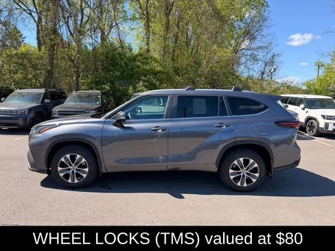 Used 2024 Toyota Highlander XLE AWD/4WD image 7