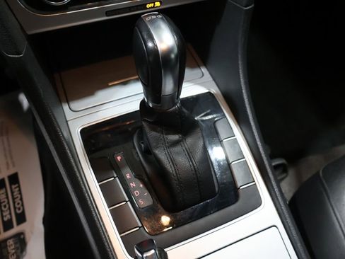 Used 2012 Volkswagen Passat TDI SE image 29