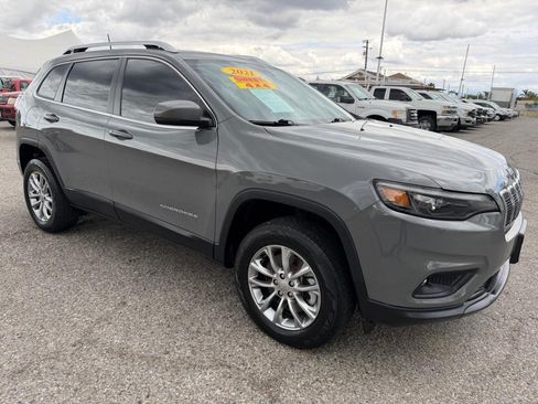 Used 2021 Jeep Cherokee Latitude Lux w/ Trailer Tow Group AWD/4WD image 3