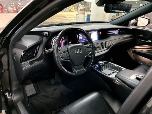 Used 2018 Lexus LS 500 w/ Accessory Package (Z1) image 16